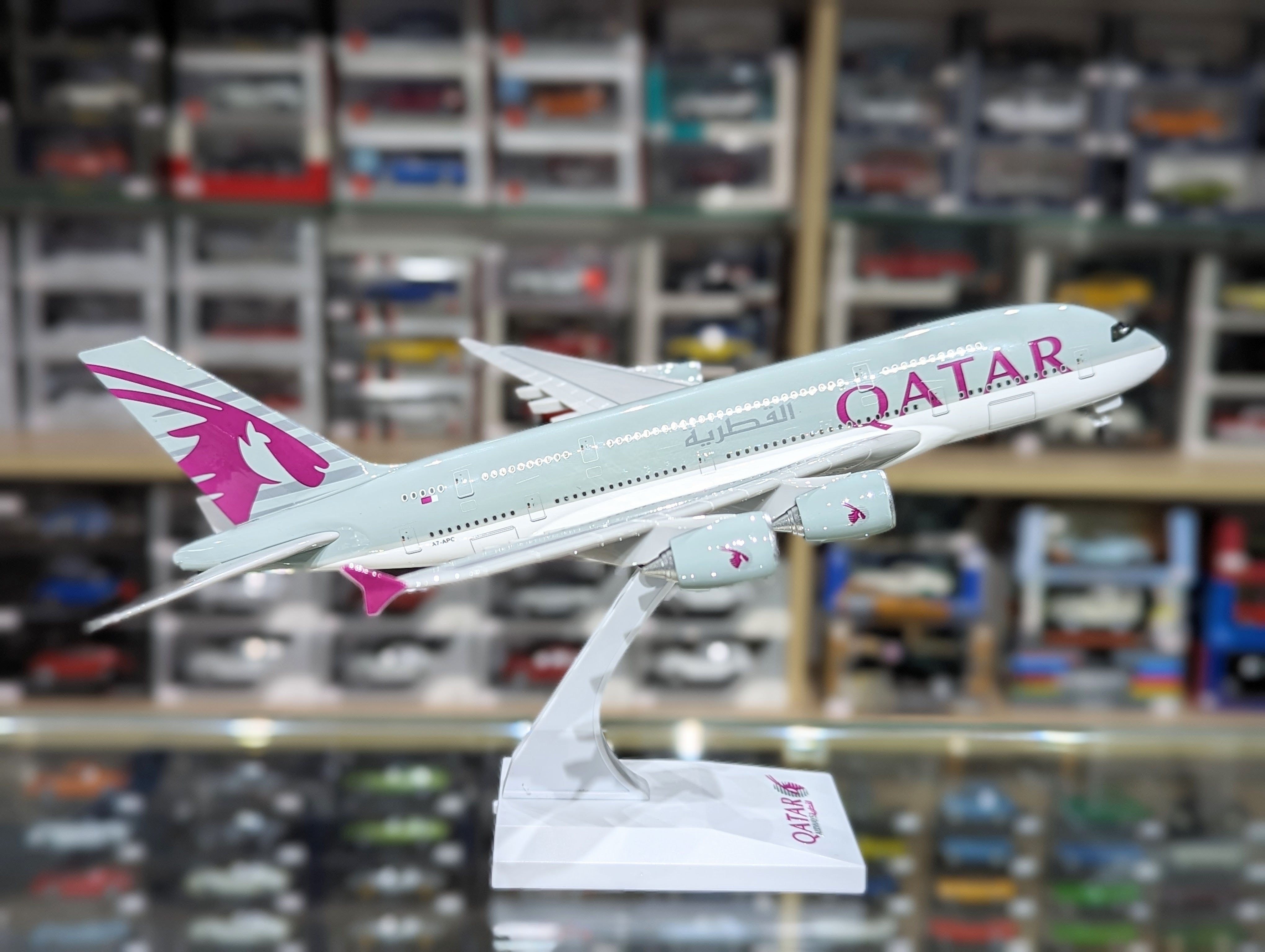 A380 Airbus 1 18  Airbus A380 (Qatar Airlines)