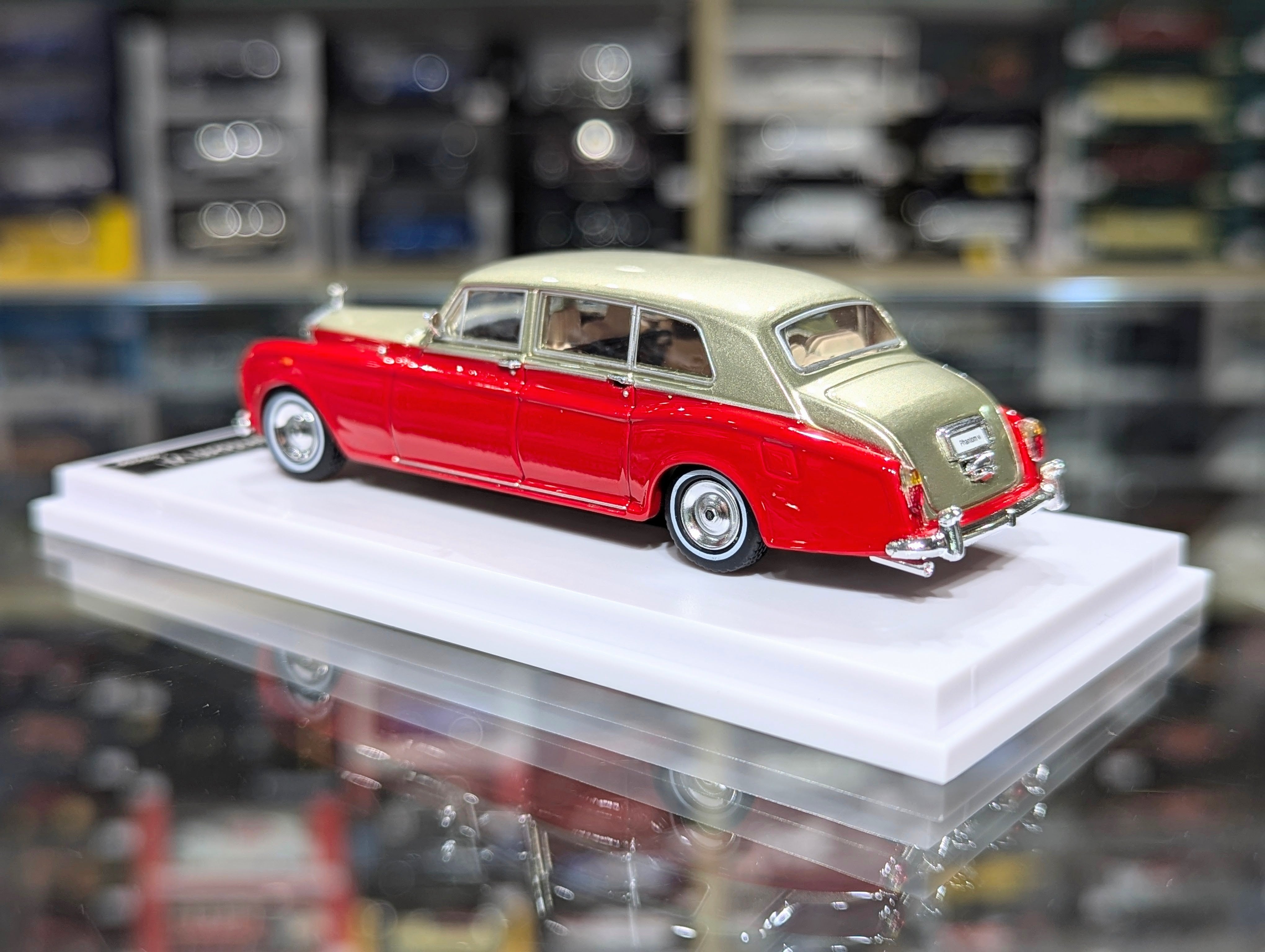 Rolls Royce Phantom VI Golden-Red