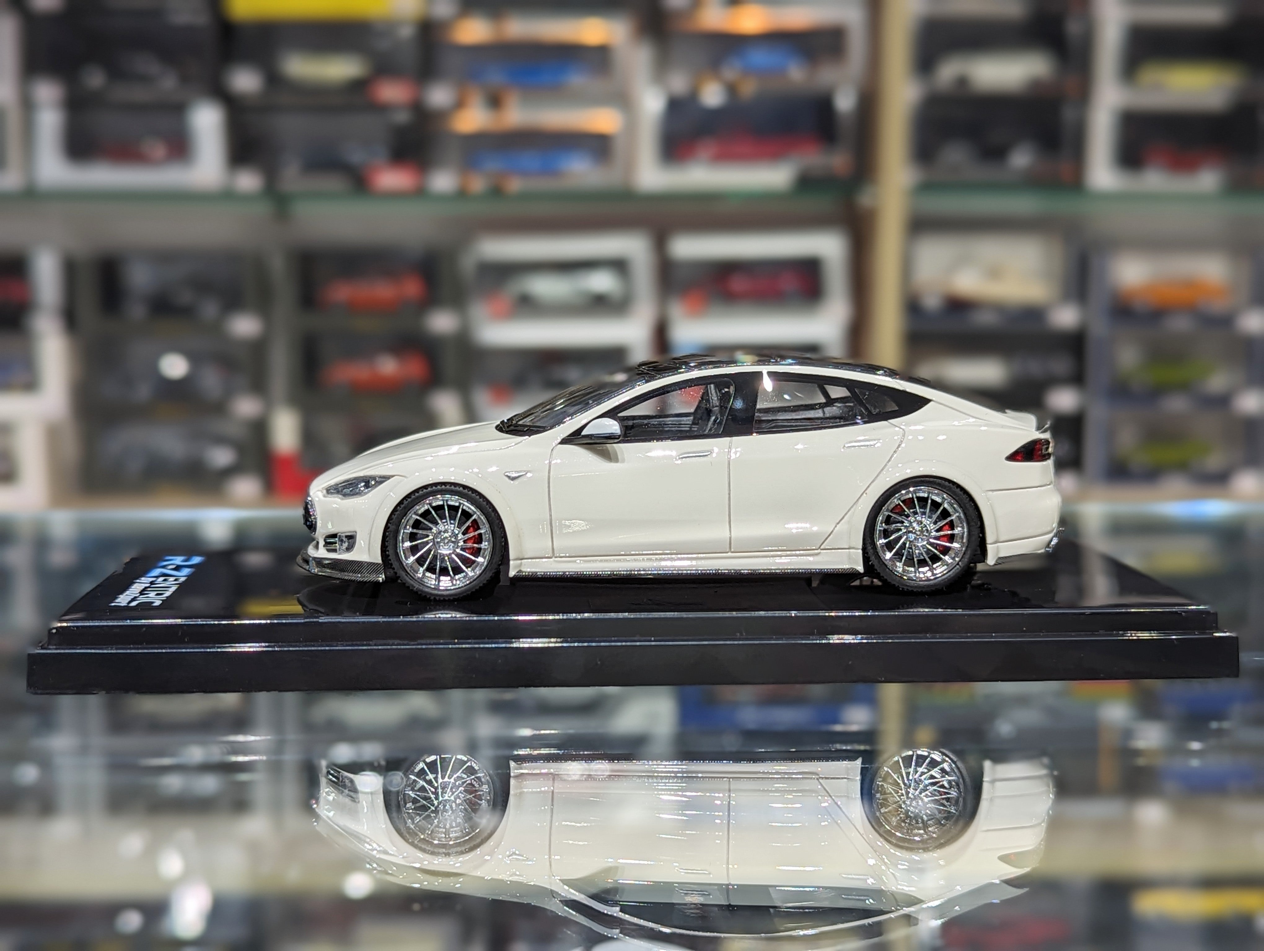 Tesla R-Z Entric